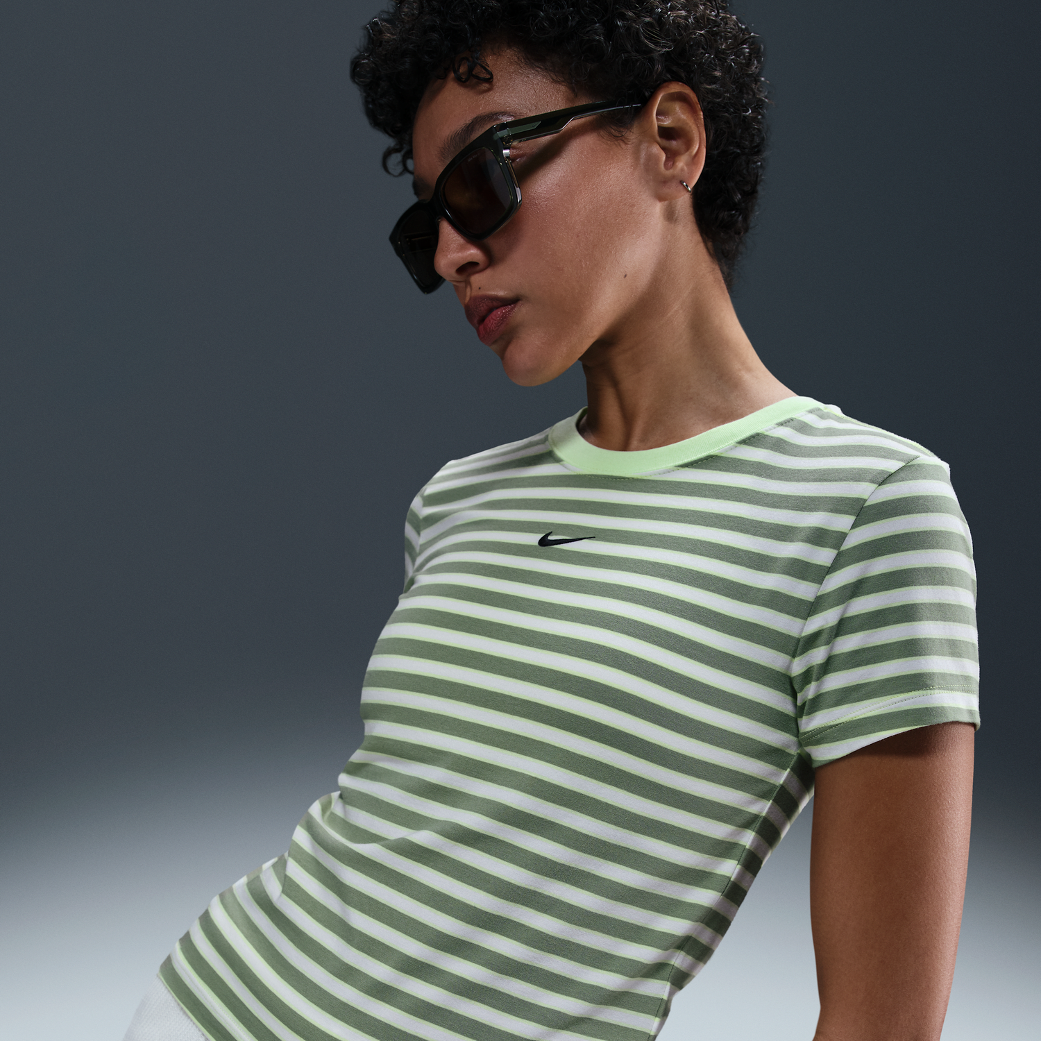 Tričko Nike Nike Sportswear Chill Knit Striped Slim-Fit T-Shirt Zelené | HF9524-360, 0