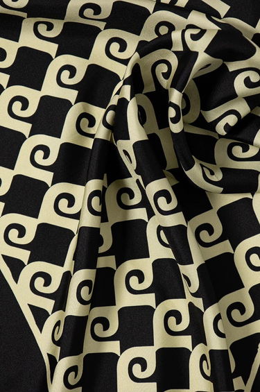 Šál Nanushka Silk Scarf with Geometric Pattern Čierna | NU24CRSC07211, 2