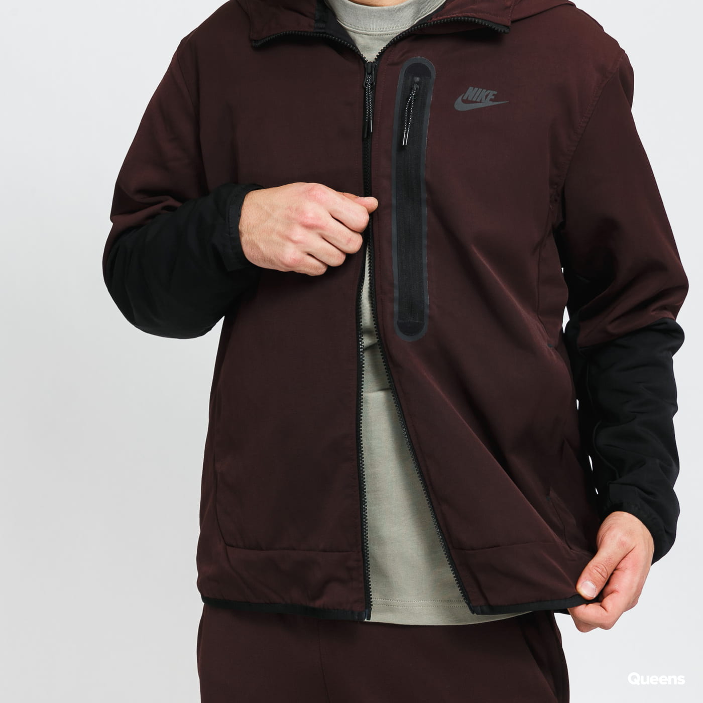 Sportswear Woven Repel Insulated Hooded Jacket