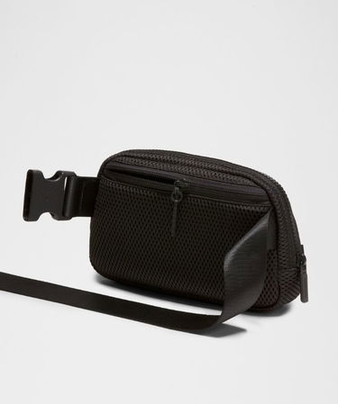 Ľadvinka lululemon Everywhere Knit Mesh Belt Bag 1L Čierna | prod20002199, 2
