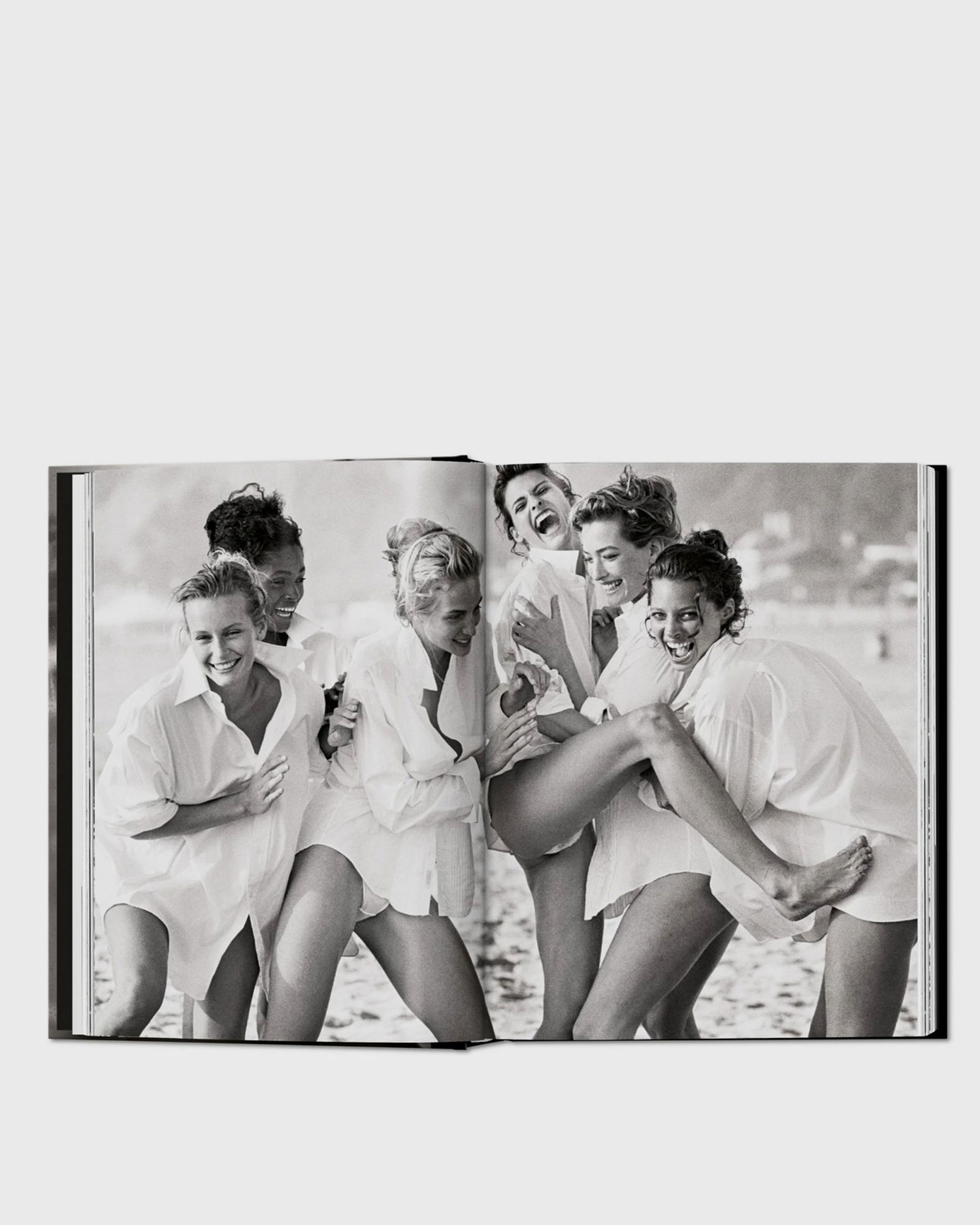 Kniha a časopis TASCHEN On Fashion Photography by Peter Lindbergh Rôznofarebný | 978-3-8365-8250-6, 1