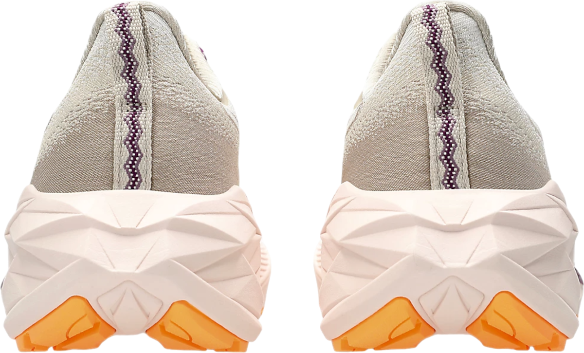 Tenisky a topánky Asics NOVABLAST 4 TR Béžová | 1012b654-700, 1