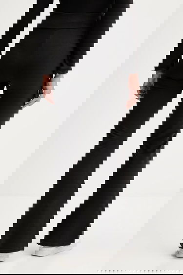 Legíny Puma PUMA x ROSÉ Flared Leggings with Front Seam Čierna | 635156, 2