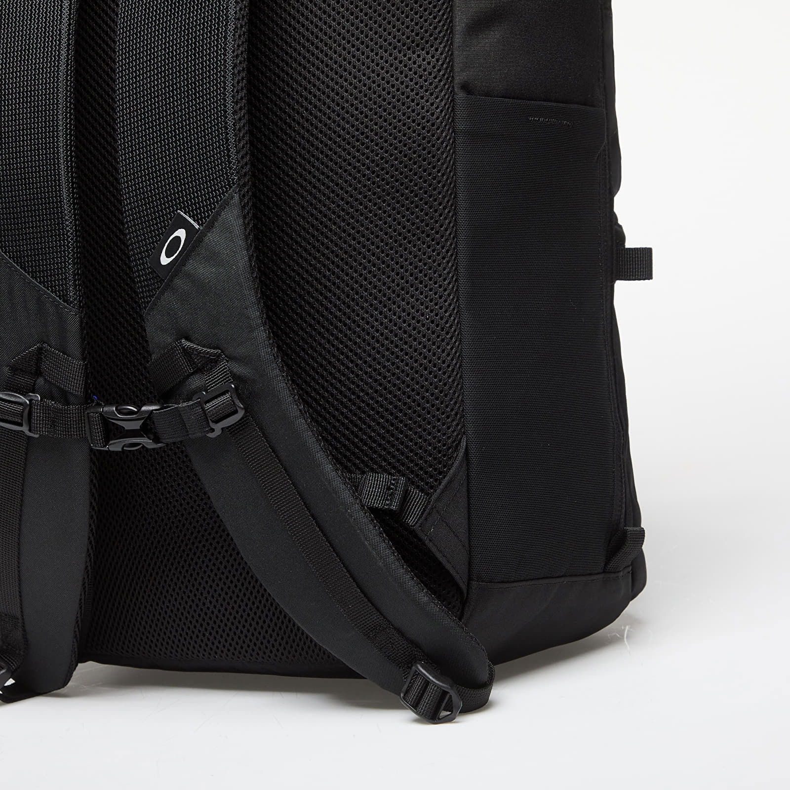 Essential Backpack Blackout