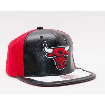 Klobúk Mitchell & Ness Two-Tone Snapback Cap with Embroidered Logo Červená | 6HSSMM19224-CBUBKWH
