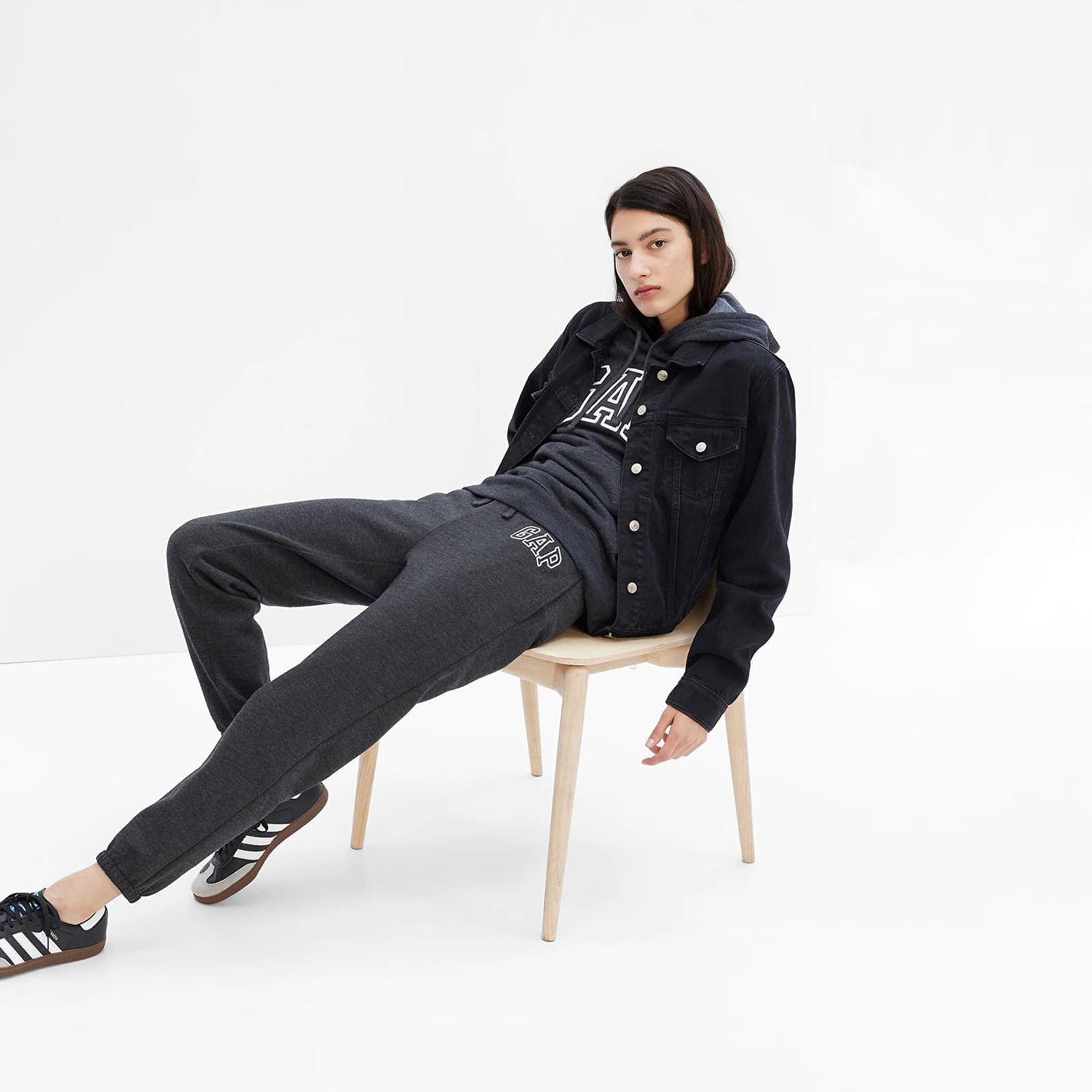Nohavice GAP Logo Joggers Heather Charcoal Čierna | 463492-05, 0