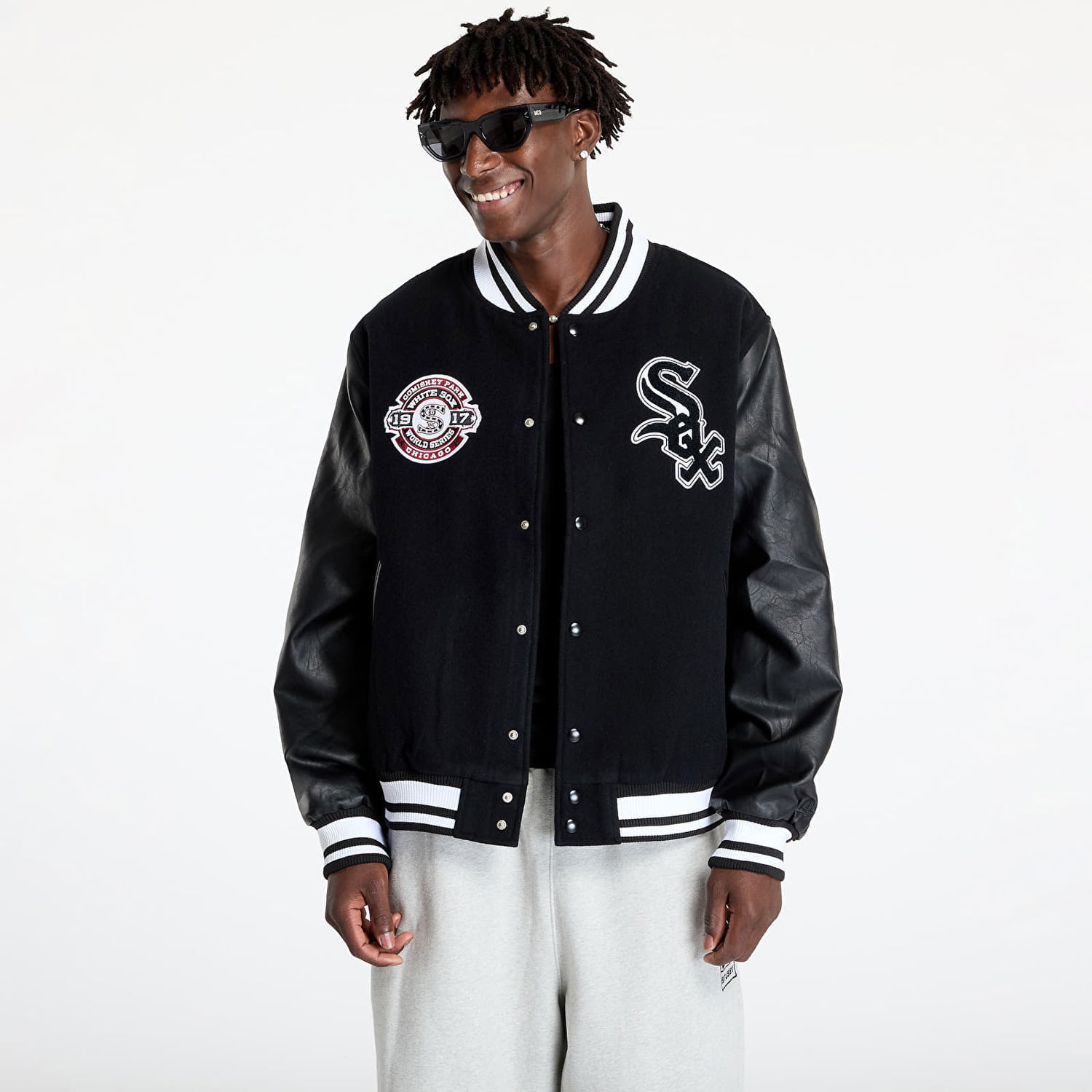 Bunda New Era Chicago White Sox MLB Patch Varsity Jacket UNISEX Black/ Black Čierna | 60564878, 0