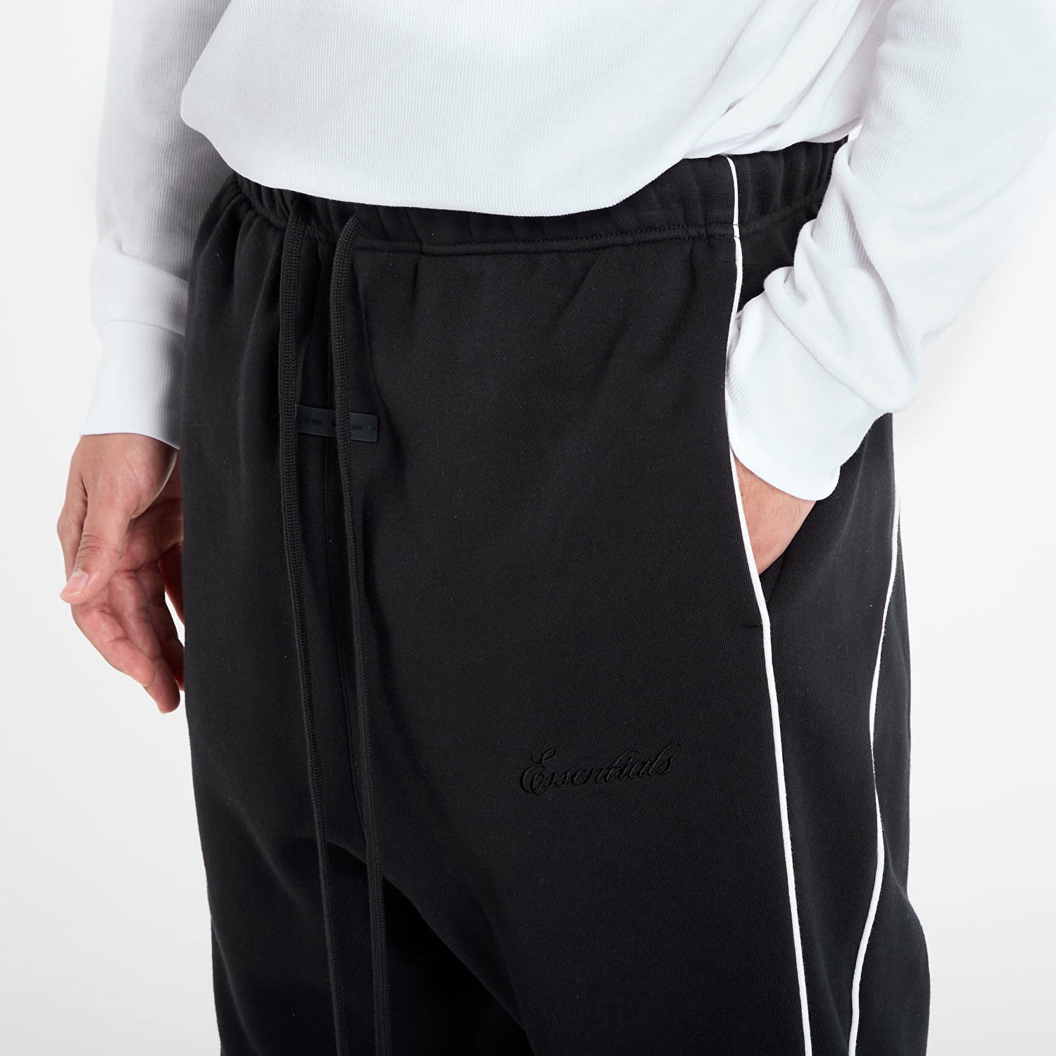 Tepláky Fear of God Fear of God Essentials Relaxed Sweatpants with Piping Čierna | 130SP258060F-378, 1