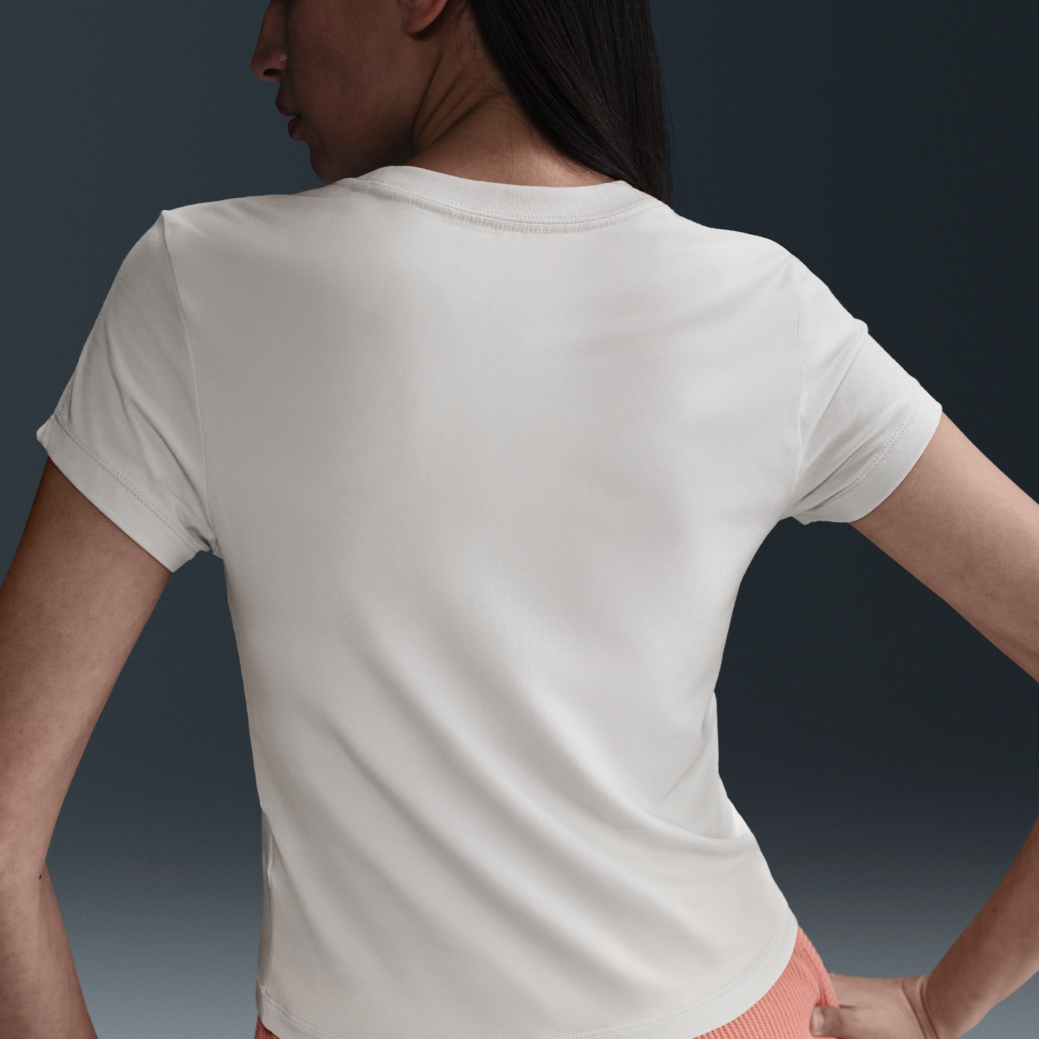 Tričko Nike Nike Sportswear Chill Knit Slim Fit Graphic T-Shirt Biela | HF9722-104, 1