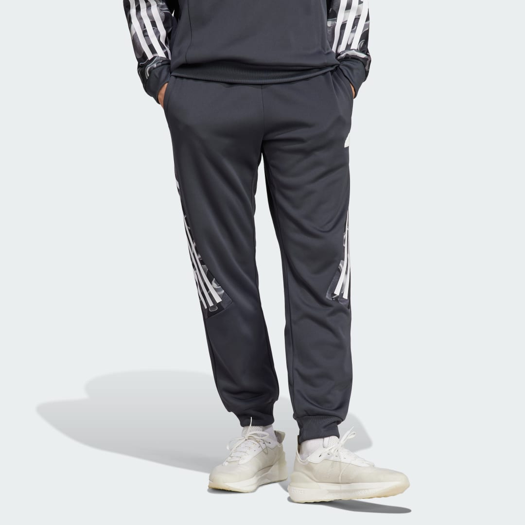 Nohavice a džínsy adidas Originals Future Icons Allover Print Čierna | IB6127, 1