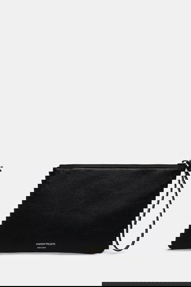 Kabelka Common Projects Small Flat Leather Pouch Čierna | 9187.7547, 0