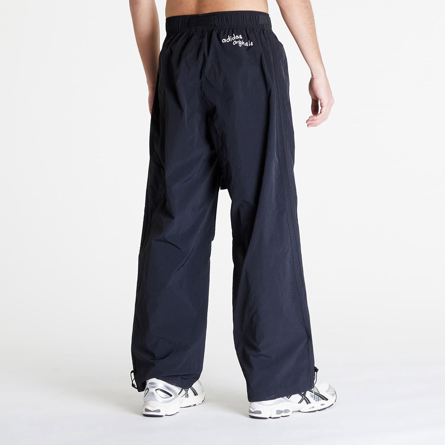 Nohavice a džínsy adidas Originals Men's nylon pants adidas Adi Cargo Pants Black Čierna | IS0188, 1