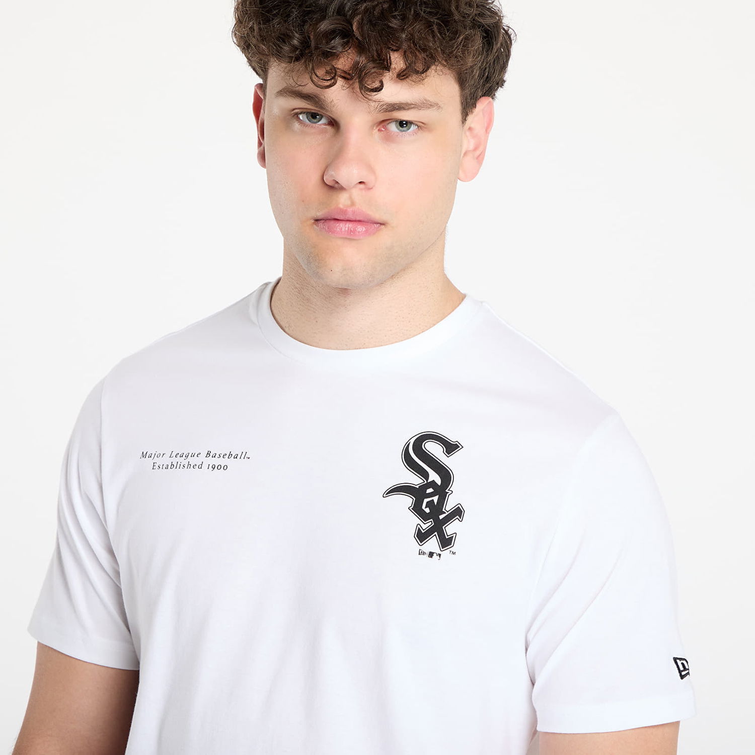 Tričko New Era New Era Chicago White Sox Arch Graphic Regular Fit Tee Biela | 60667712, 1