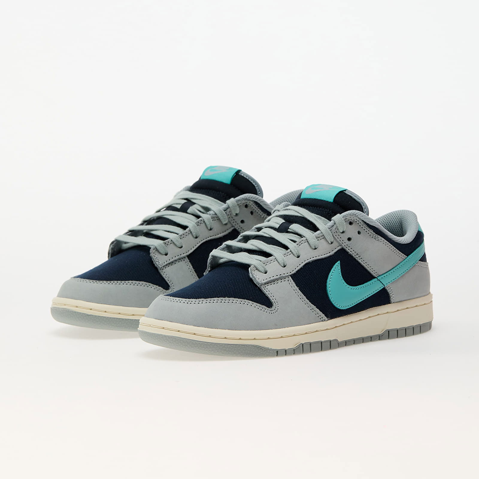 Dunk Low PRM "Obisidian & Green Frost"