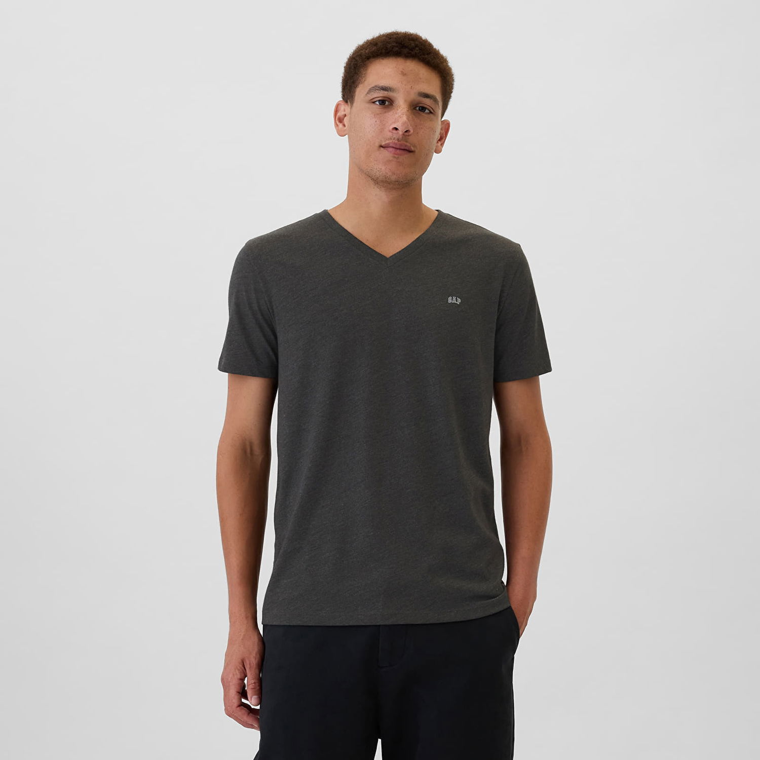 Tričko GAP T-shirt Micro Logo Vneck Tee Charcoal Heather M Čierna | 502020-00, 0