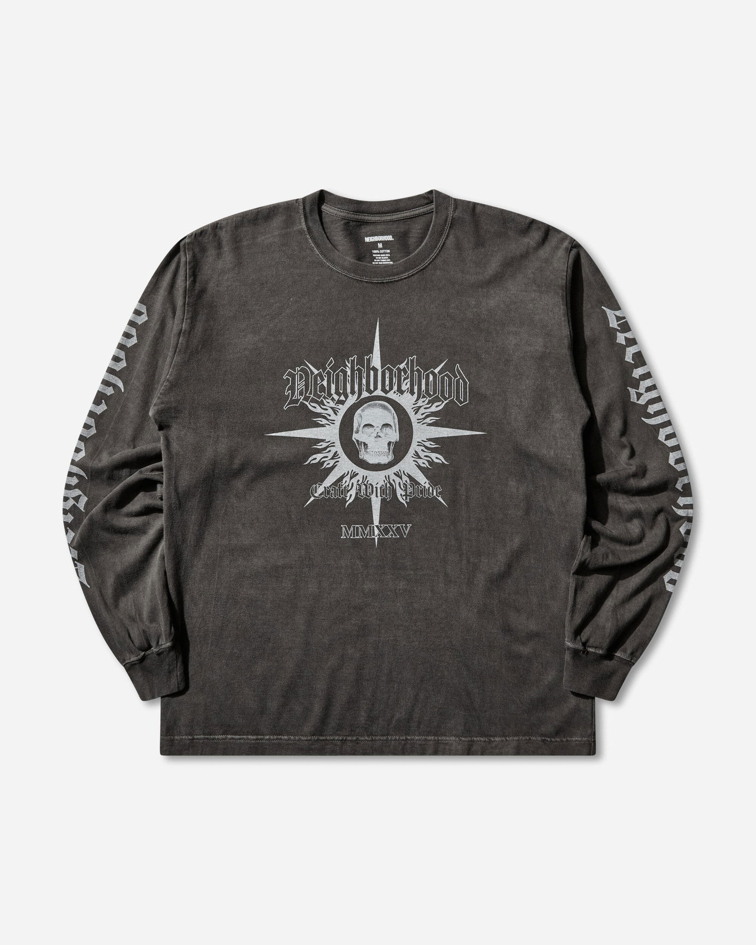 Tričko Neighborhood Washed Longsleeve T-Shirt with Skull Graphic and Gothic Sleeves Čierna | 252PCNH-LT15 BLACK, 1