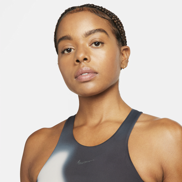 Podprsenka Nike Yoga Swoosh Šedá | DM0647-070, 1