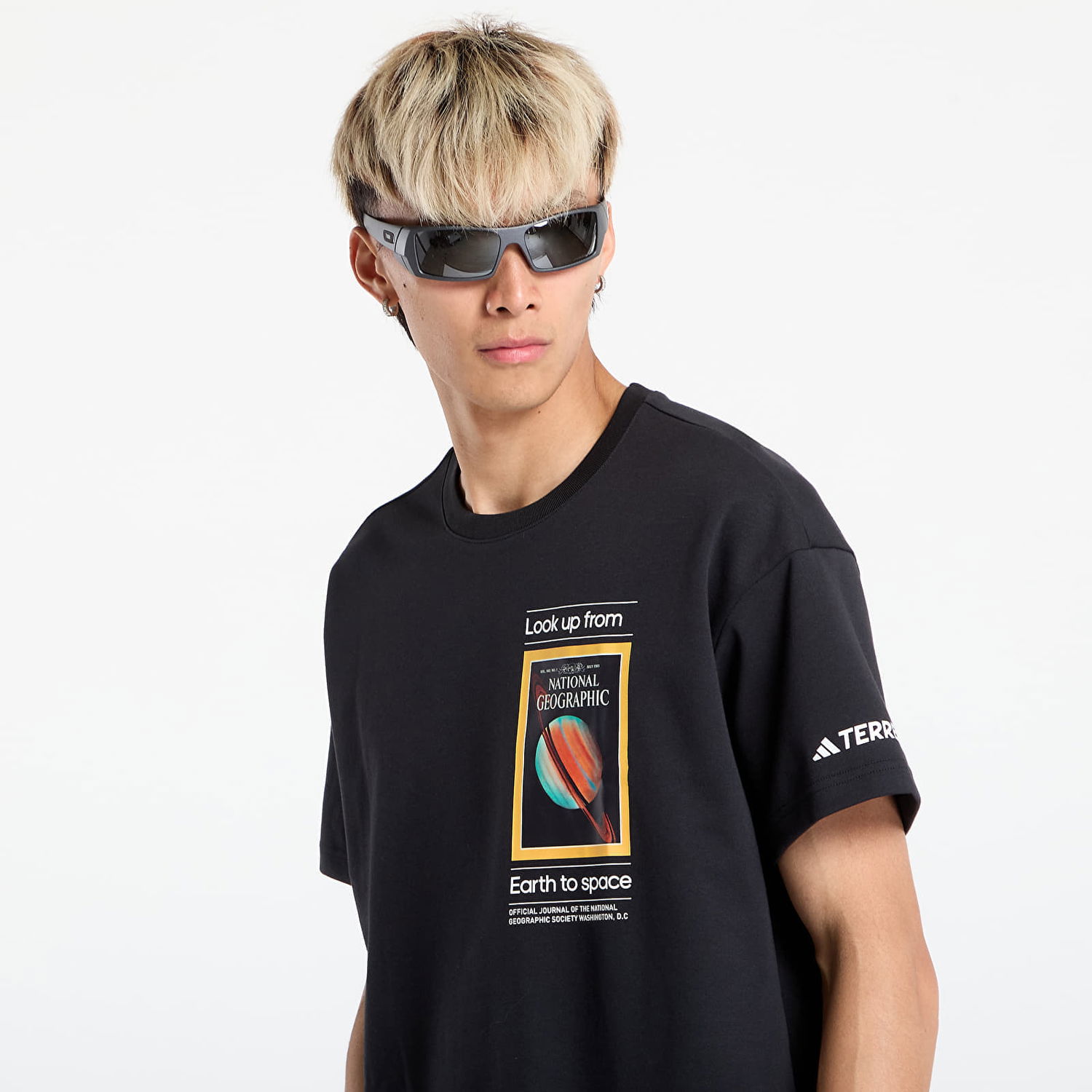 Tričko adidas Originals National Geographic Aeroready Graphic T-Shirt 'Earth to Space' Čierna | JD5964, 1