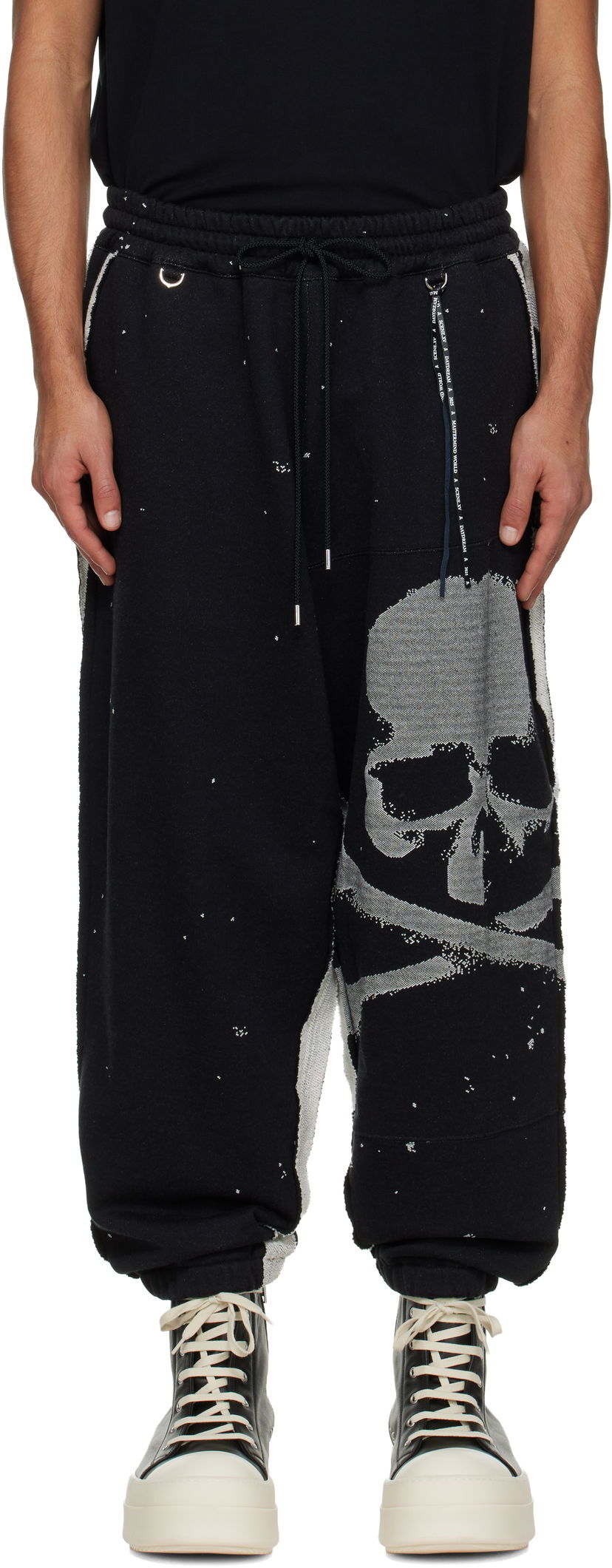 Tepláky Mastermind WORLD SCENE XV Daydream Skull & Crossbones Cut-Off Sweatpants Čierna | MW25S15-PA040-001