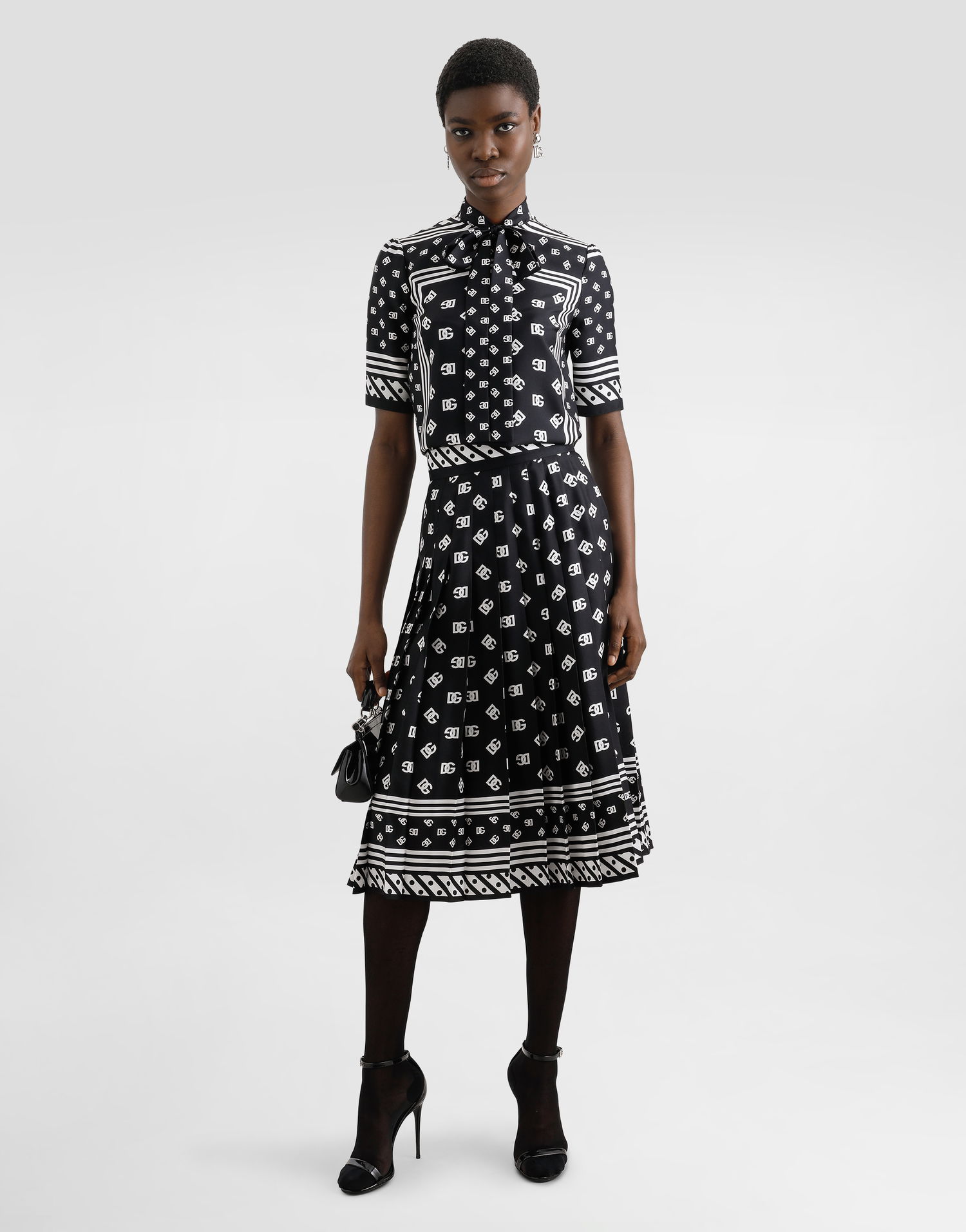 Sukňa Dolce & Gabbana Dolce & Gabbana Calf-Length Pleated Skirt with DG Logo Print Čierna | F4C2GTGDCVJN0000, 1