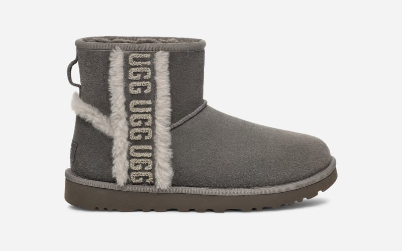 Tenisky a topánky UGG ® Classic Mini Shearling Logo Boot in Grey, Size 8, Leather Čierna | 1153473-CHRC, 0