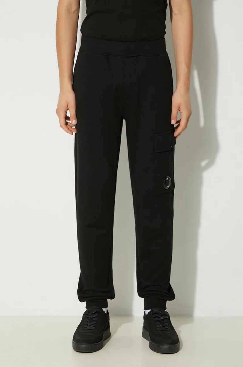 Tepláky C.P. Company Diagonal Raised Fleece Cargo Sweatpants Čierna | 17CMSP017A005086W