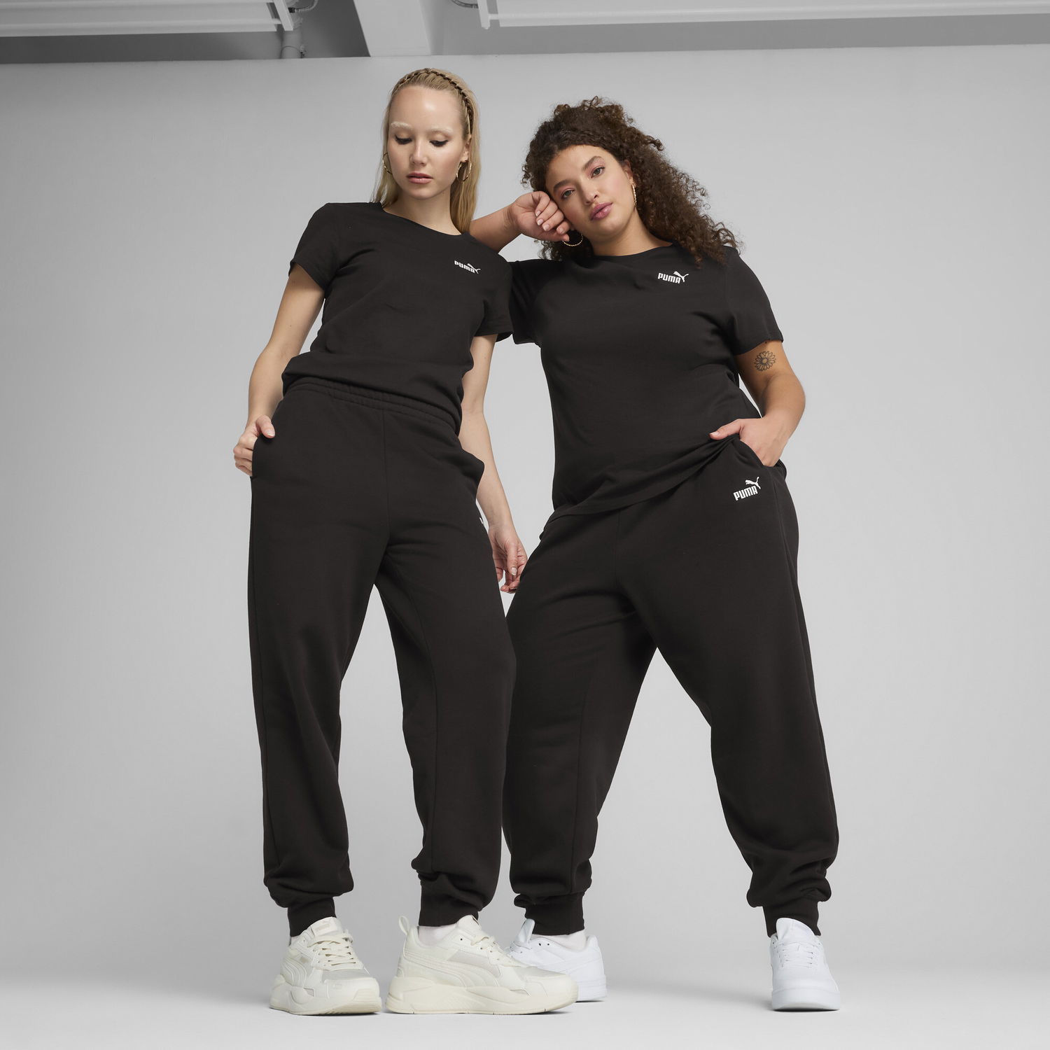 Tepláky Puma ESS Small No. 1 Logo Comfort Sweatpants Čierna | 682456_01, 1