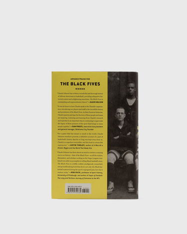 Kniha a časopis gestalten The Black Fives: The Epic Story Of Basketball’s Forgotten Era" By Claude Johnson Čierna | 9781419744365, 1
