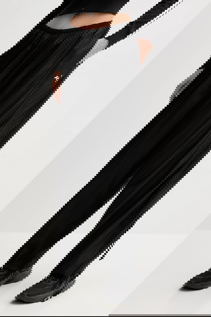 Tepláky Puma Relaxed Fit Windbreaker Trousers with Adjustable Hem Čierna | 632149, 0