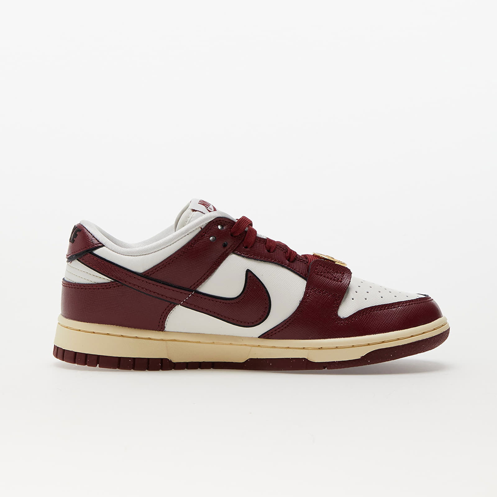 Dunk Low SE "Sail Team Red" W