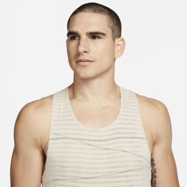 Tielko Nike Dri-FIT ADV Run Division Pinnacle Running Tank Hnedá | DQ4774-206, 2