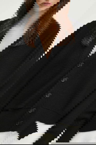 Sveter Maison Margiela MM6 Maison Margiela V-Neck Asymmetrical Hem Cardigan Čierna | S52HP0026, 3