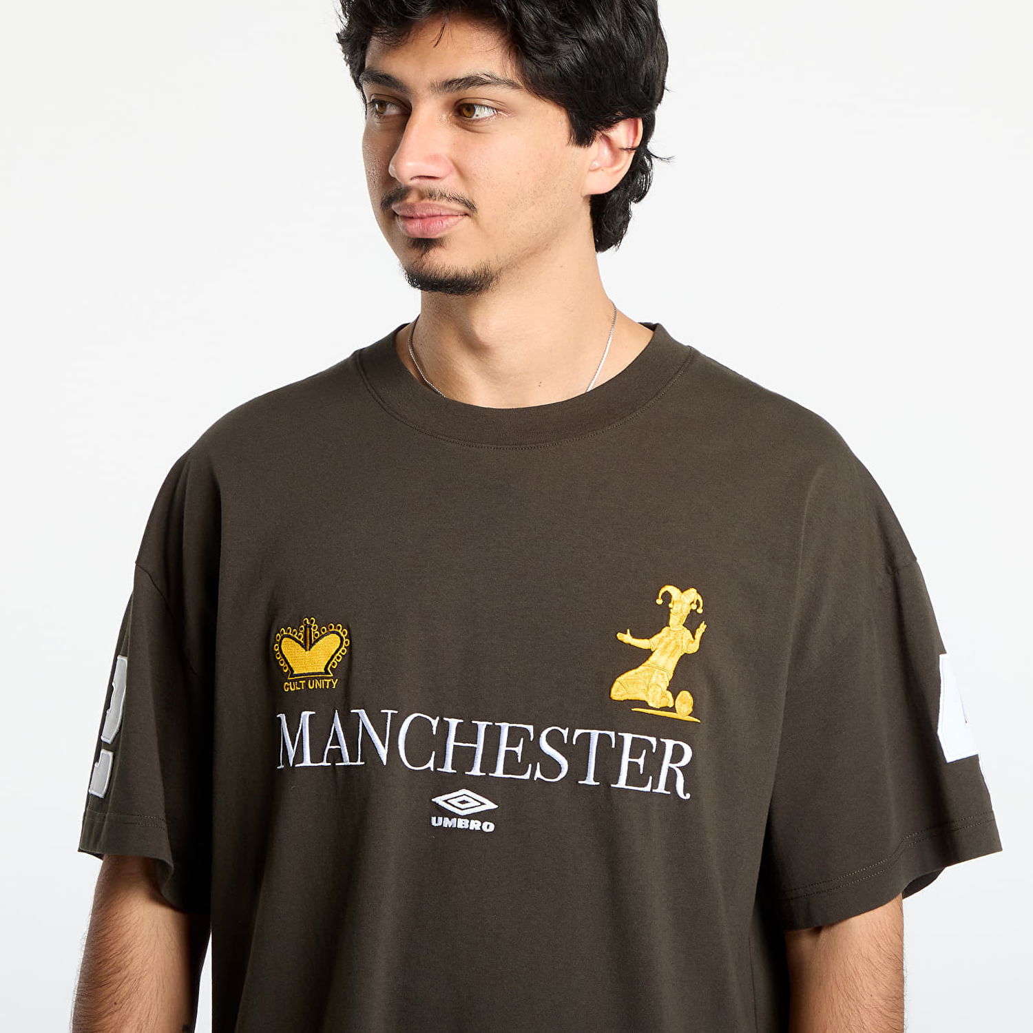 Tričko Umbro Cult Unity Manchester Graphic Oversized T-Shirt with Number 2 Sleeve Hnedá | UBMW0397JY121 GRN0010, 1