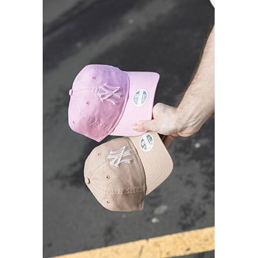 Šiltovka New Era 9TWENTY MLB Washed New York Yankees Camel / White One Size Béžová | 60434986, 5