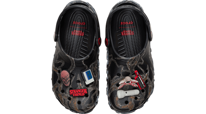 Tenisky a topánky Crocs Stranger Things Classic Clogs Čierna | 212074-90H