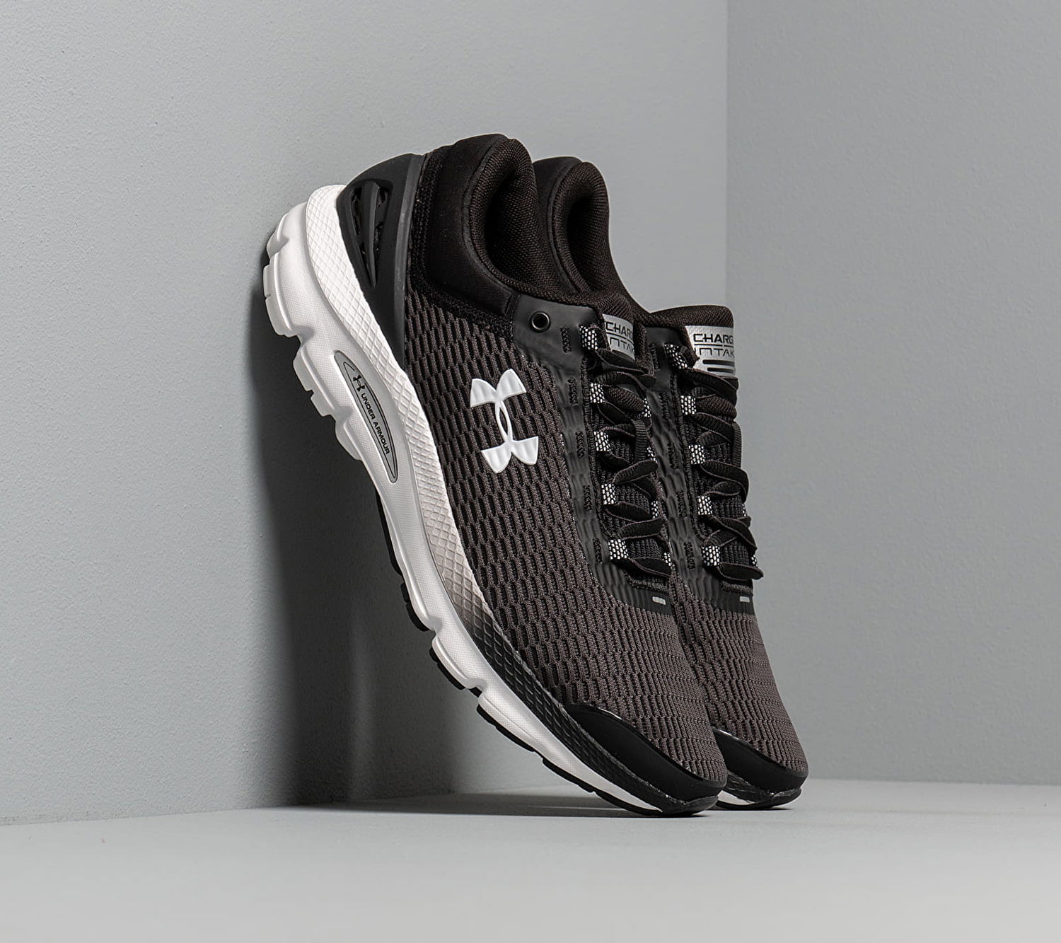 Tenisky a topánky Under Armour Charged Intake 3 Čierna | 3021229-004, 1