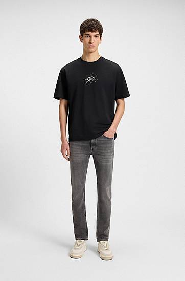 Tričko BOSS BOSS Relaxed-Fit Cotton T-Shirt with Logo Artwork Čierna | 50546370, 1