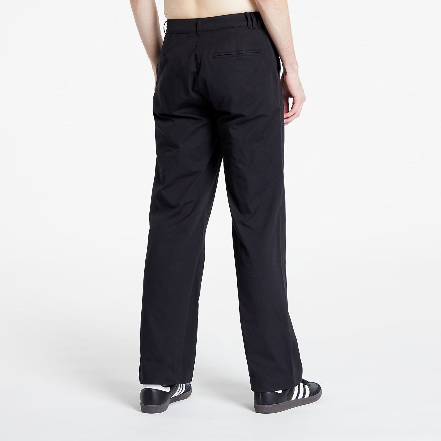 Nohavice adidas Originals Chino Pant Čierna | IK5998, 1