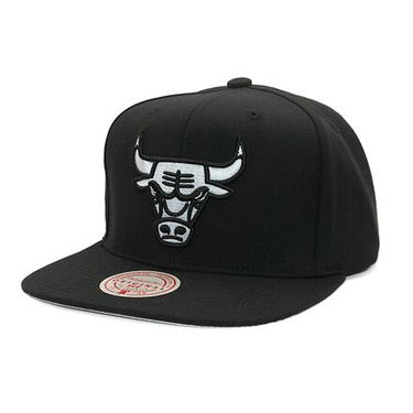 Šiltovka Mitchell & Ness Black & White Bulls Snapback Cap Čierna | HS8547-CBUBLCK, 0