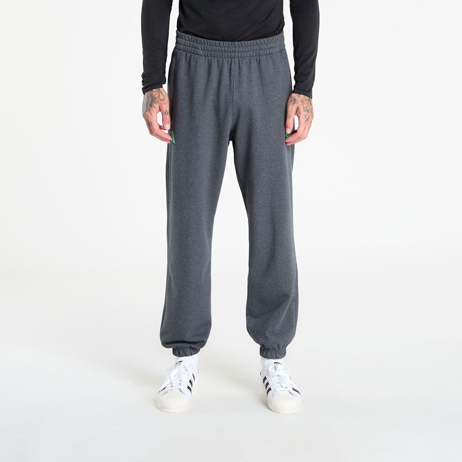 Tepláky adidas Performance Mercedes - AMG Petronas Formula One Team Premium Sweat Joggers Šedá | JX8777, 0