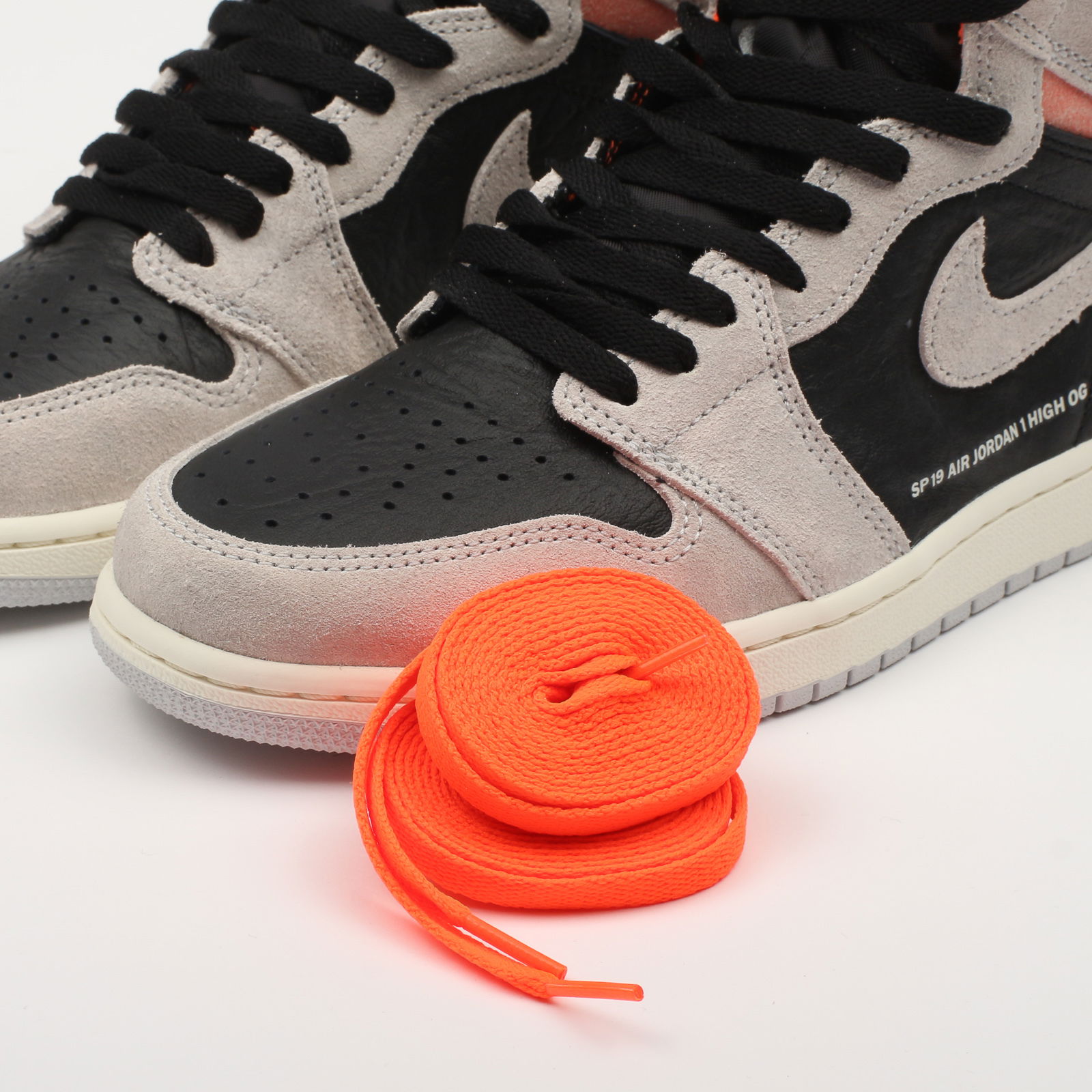 Air Jordan 1 Retro High OG "Neutral Grey"