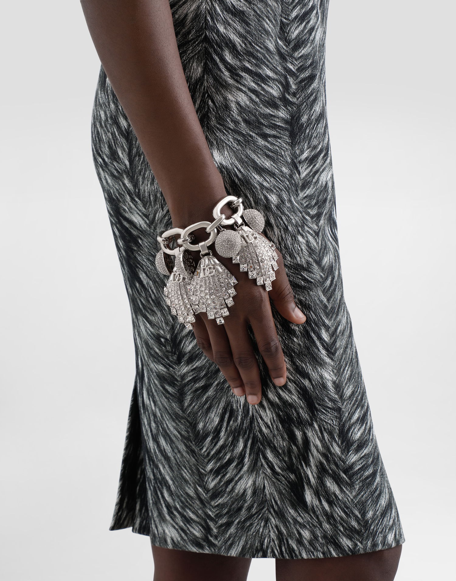 Náramok Dolce & Gabbana Dolce & Gabbana Rhinestone Maxi-Bracelet with Chain and DG Logo Metalická | WBR2E5W111187655, 1