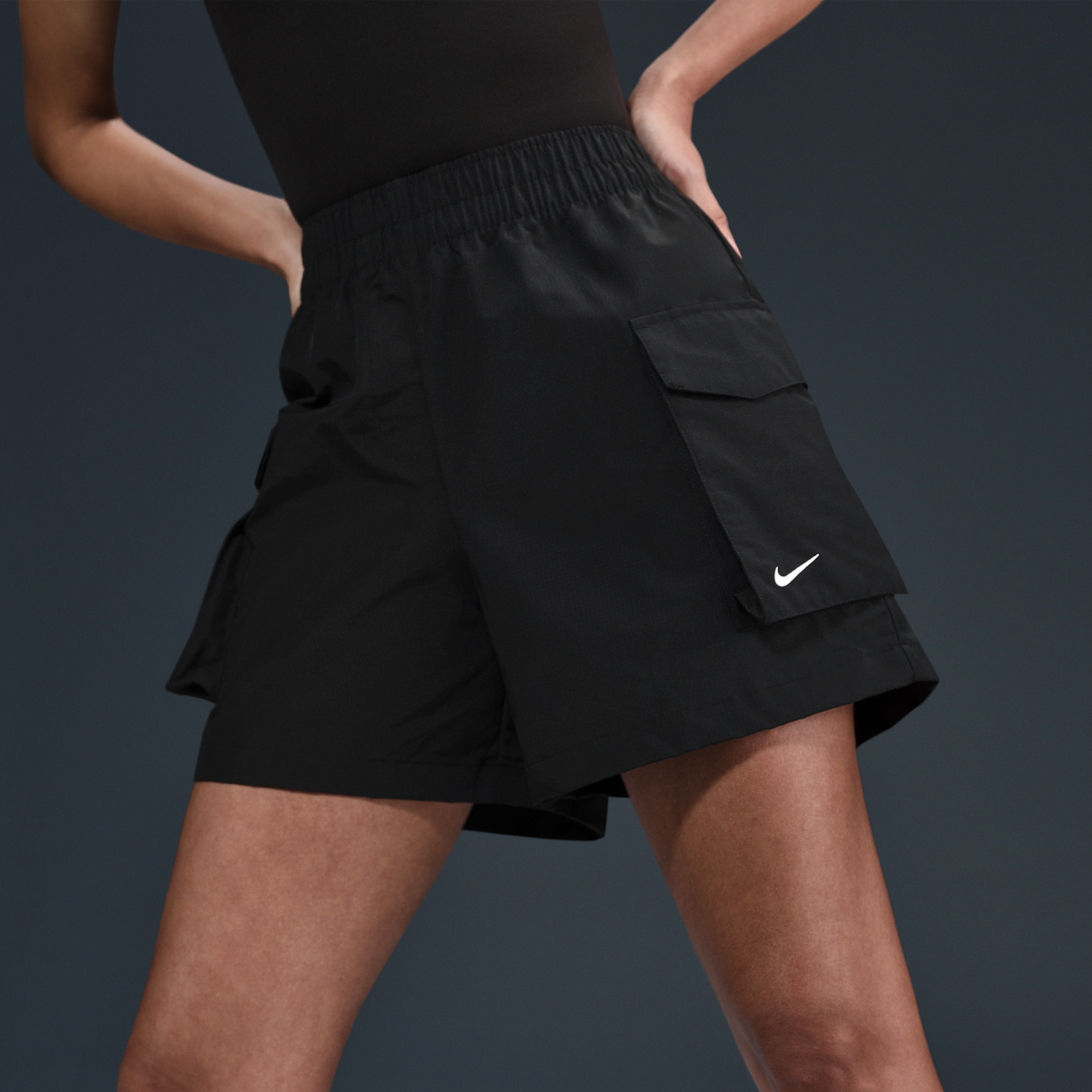 Šortky Nike Nike Sportswear Essential Woven High-Waisted Cargo Shorts Čierna | HM6982-010, 1