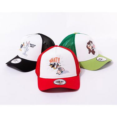 Šiltovka New Era 9FORTY A-Frame Trucker Character Looney Tunes Daffy Duck Scarlet One Size Biela | 60435086, 2