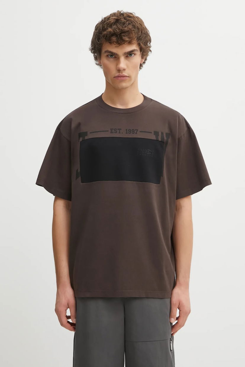 Tričko Maison Margiela Oversized Cotton T-shirt with EST. 1997 graphic print Hnedá | SH0GC0053.M20050.143