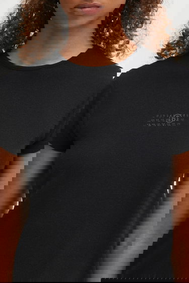 Tričko Maison Margiela MM6 Maison Margiela Ribbed Short Sleeve Wool Blend T-shirt Čierna | S52GC0357.M20122.900, 3