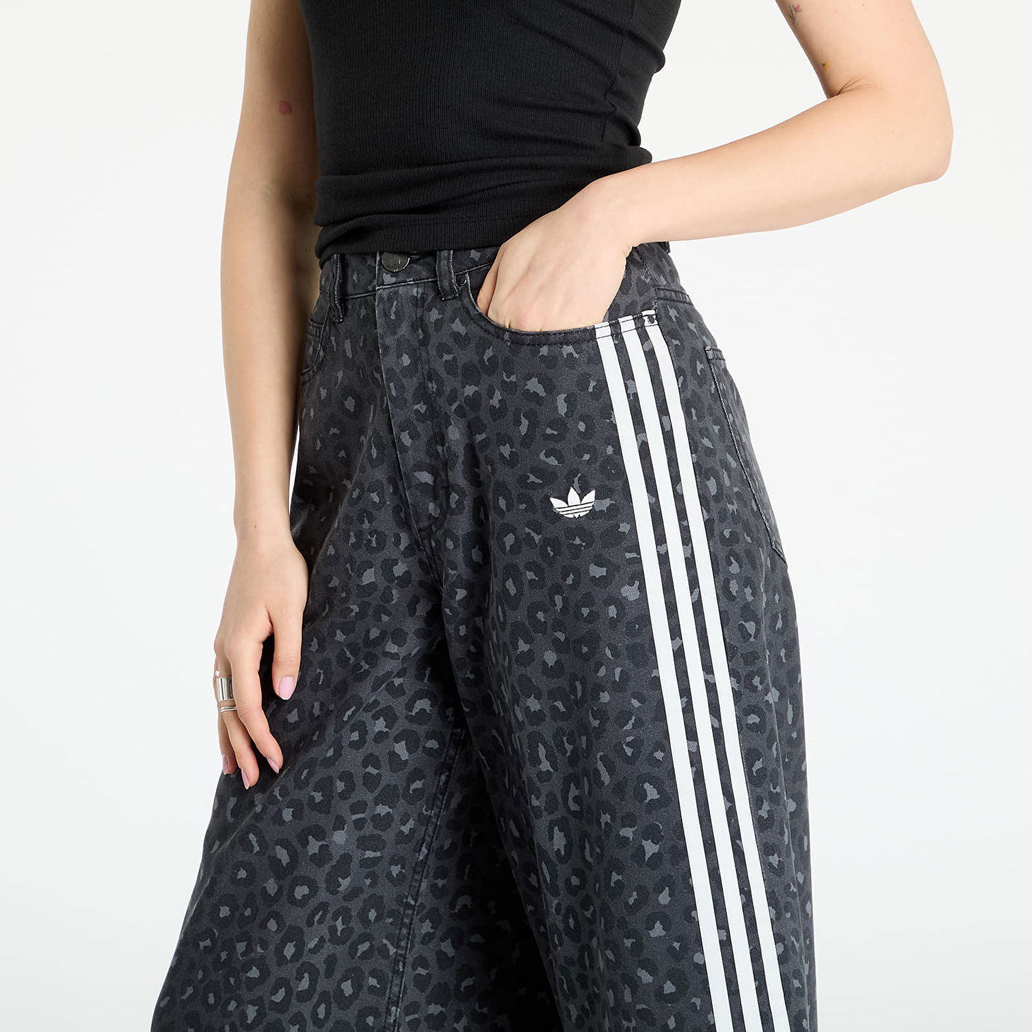 Nohavice adidas Originals adidas Originals Bermuda Shorts Čierna | KA2675, 1