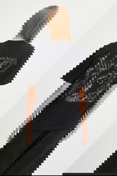 Tričko Carhartt WIP Short Sleeve Okniceok T-Shirt with Gothic-Inspired Back Print Čierna | I035507.89XX, 0