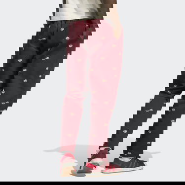 Tepláky adidas Originals Graphics Archive Chino Pants Vínová | IC5768, 1