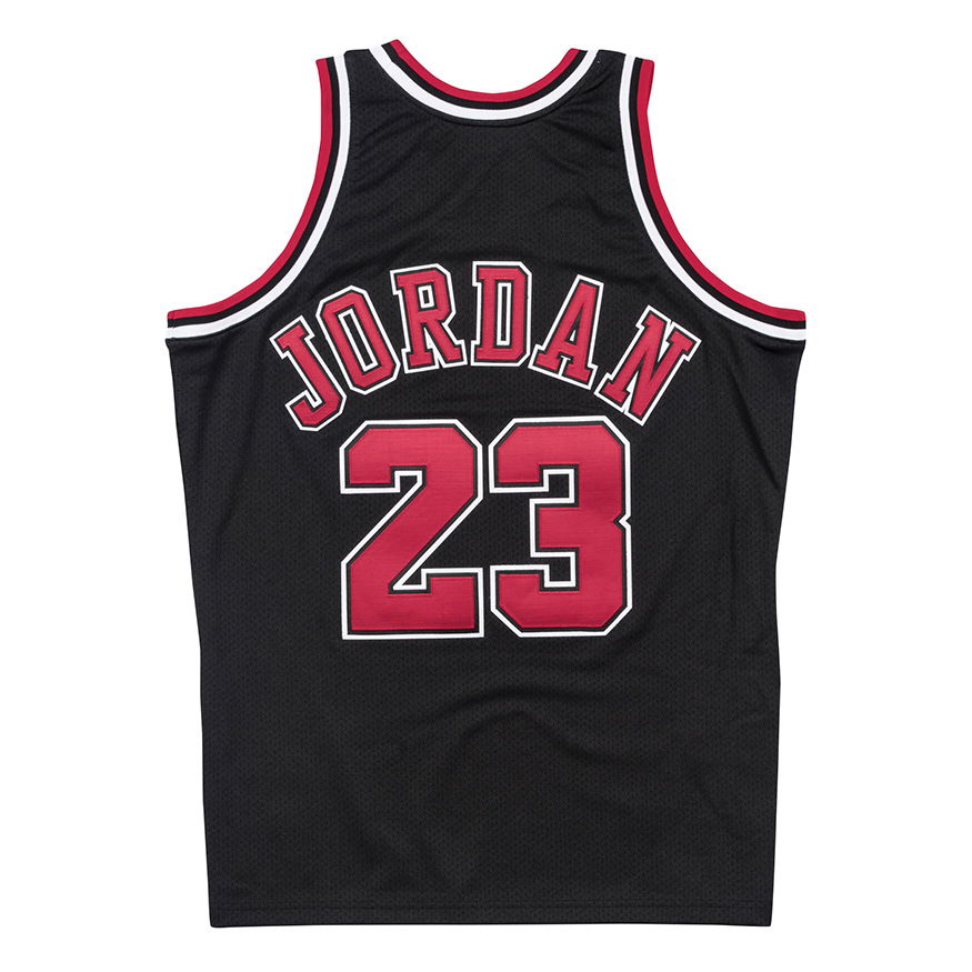 Dres Mitchell & Ness NBA Michael Jordan Chicago Bulls 1997-98 Authentic Jersey Čierna | AJY4GS18400-CBUBLCK97MJO, 1
